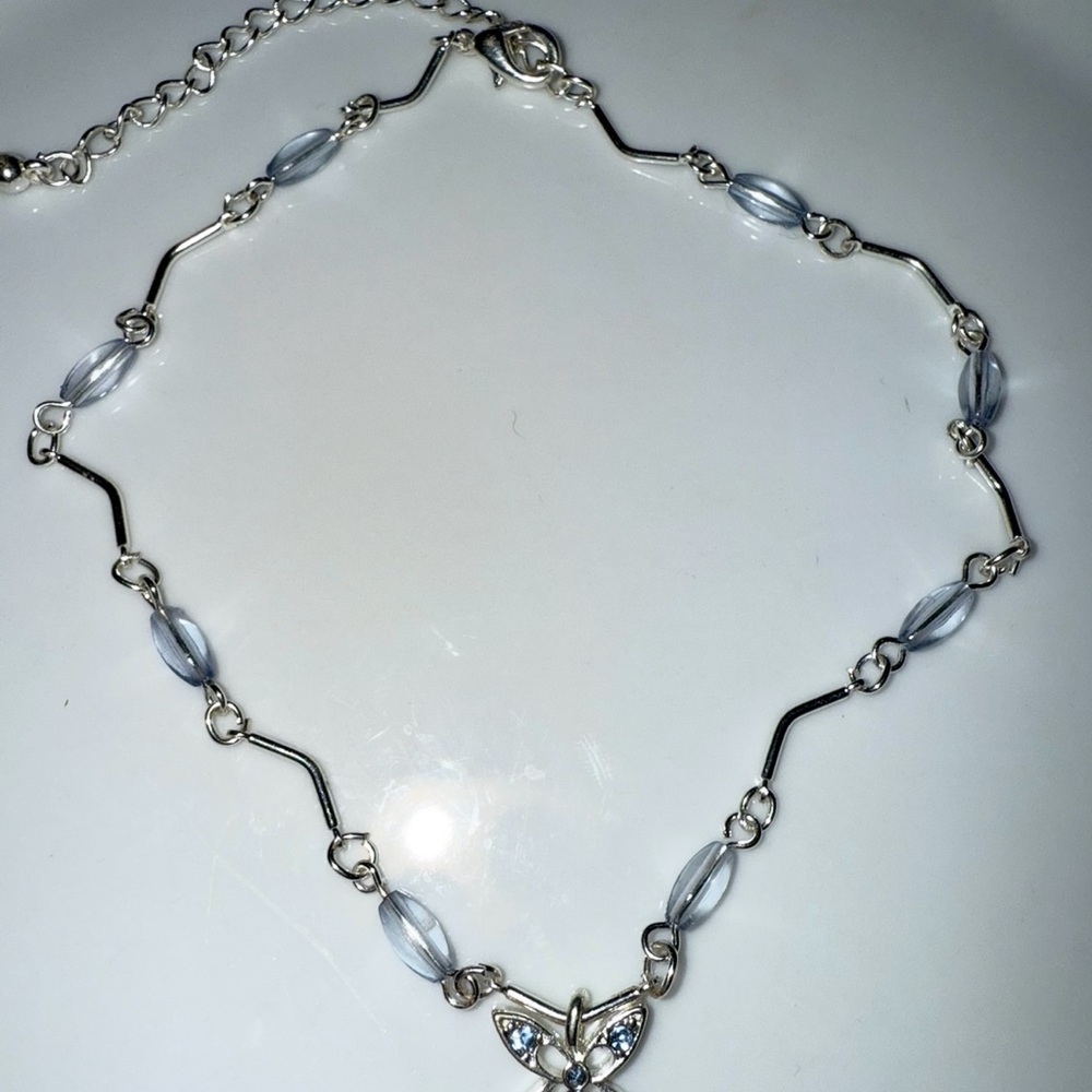 $2🦋Vintage Silver Butterfly Necklace🦋$2 WHEN BUNDLED WITH 3 OR MORE ITEMS - Picture 8 of 16